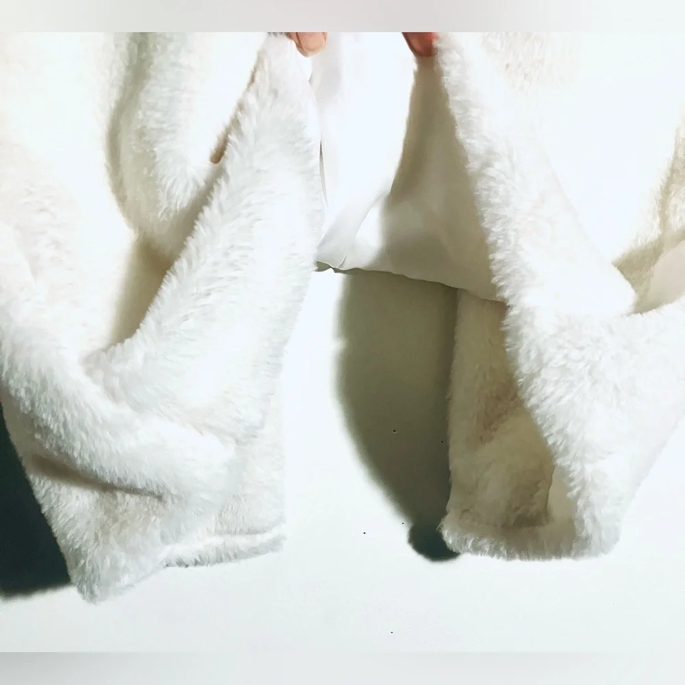 Elegant White Faux Fur Women's Jacket w/ matching scarf - Picture 13 of 16